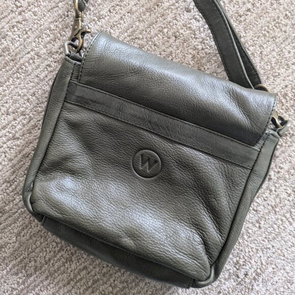 Leather Crossbody Bag in Olive: The Salzburg - Picture 3 of 4